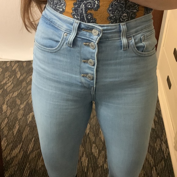 Levi's Denim - High rise button fly light wash crop Levi’s jeans Sz 27 like new ultra stretchy